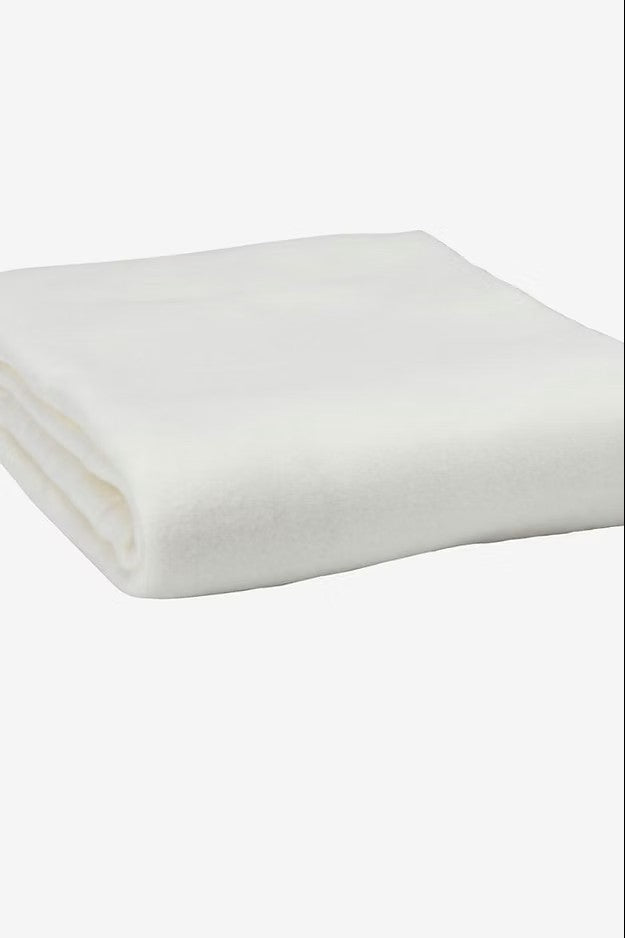 Single Crate Show White Blanket - GCCF compliant