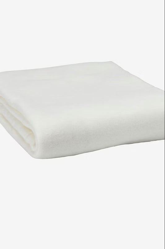 Single Crate Show White Blanket - GCCF compliant